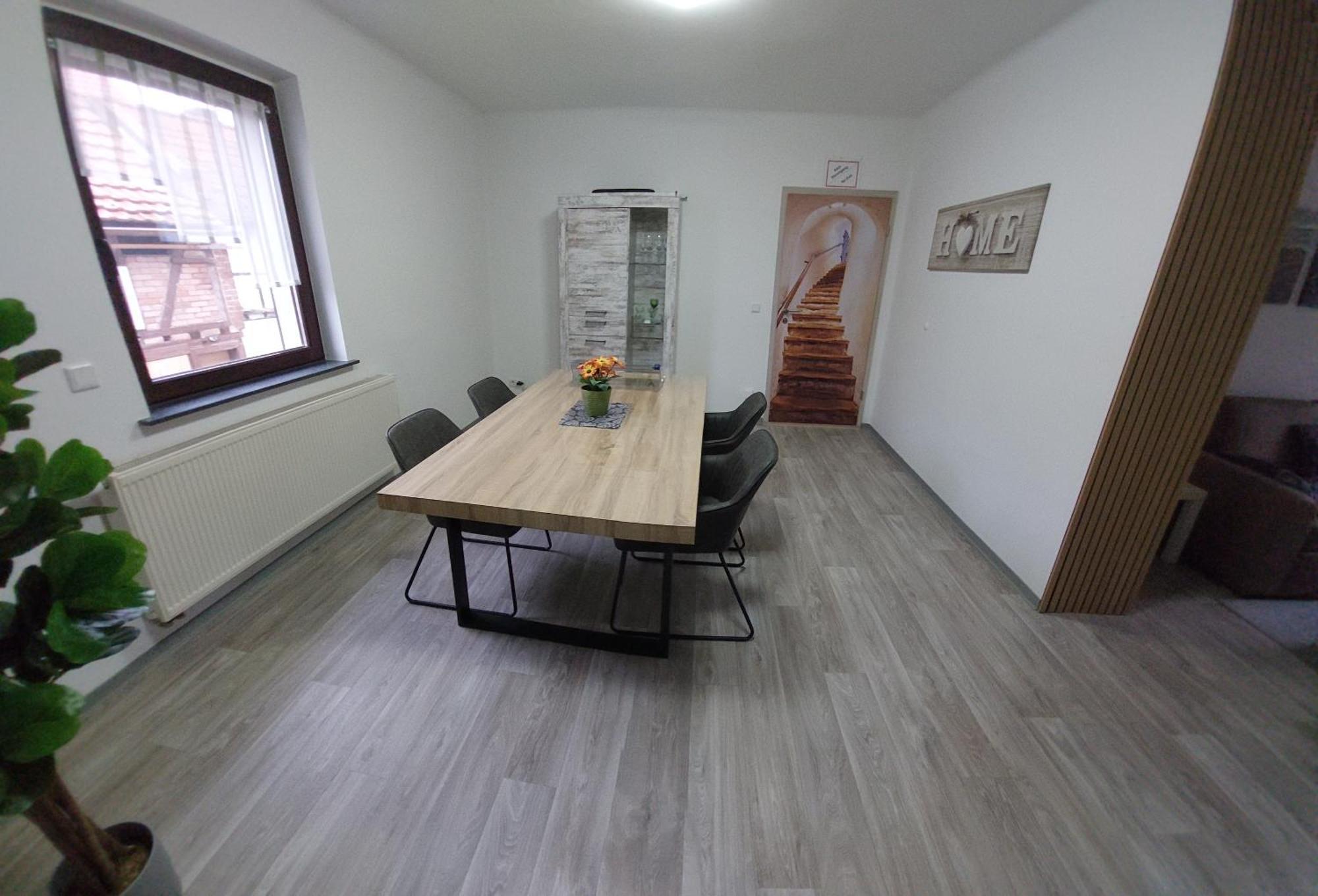 Ganze Ferienwohnung 5 Km Von Erfurt, Mit Kaffeevollautomat, Tv, Wlan, Boxspringbett, Schlafsofa Und Einkaufsmoeglichkeiten, Sehr Gute Anbindung Zur A71 Und A4, Kostenloser Oeff Parkplatz Fuer Pkw Und Transporter Elxleben Eksteriør billede